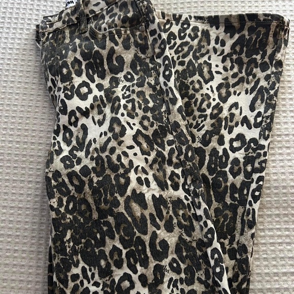 Fashion Nova Animal Print Trousers 
Size 5 - Picture 5 of 7